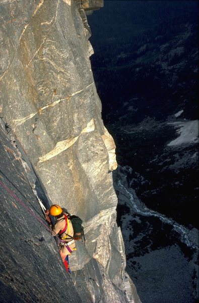 Kodachrome, gives us those nice bright colors..<br>
Ralph Baldwin on the pendulum pitch. 1982