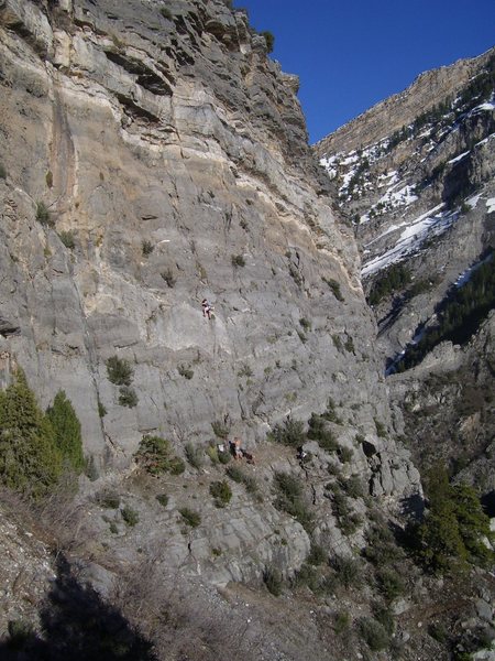 Spencer reaches the first ledge. A really good rest to see that there is still a long way to go!
