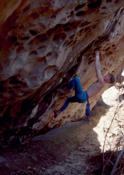 Shane Rymer on 2nd ascent of Moonlight Drive Traverse V? @ Hueco Tanks circa 1984: photo Bob Horan.