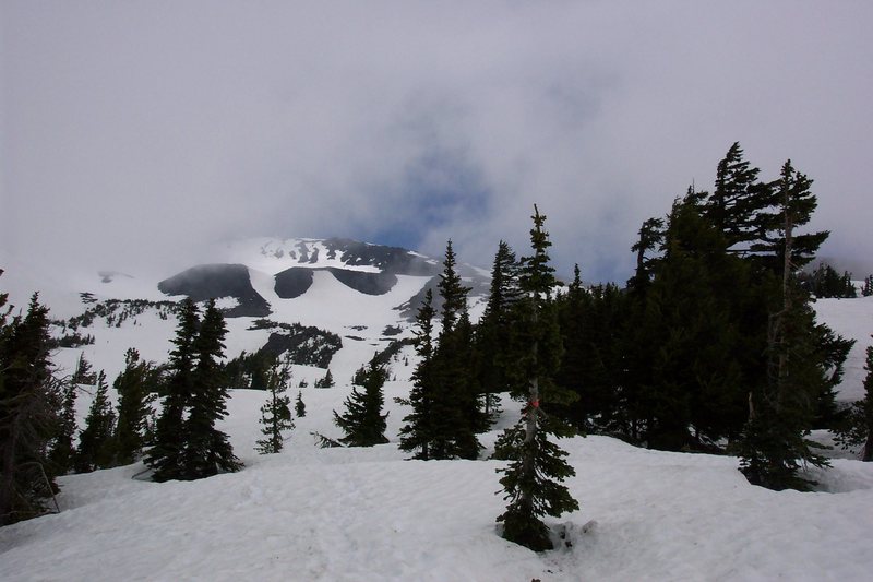This "W"-shaped bowl serves as a nice landmark on the lower half of the hike.