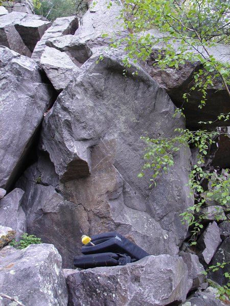 Start right of small roof and climb up to left arete.