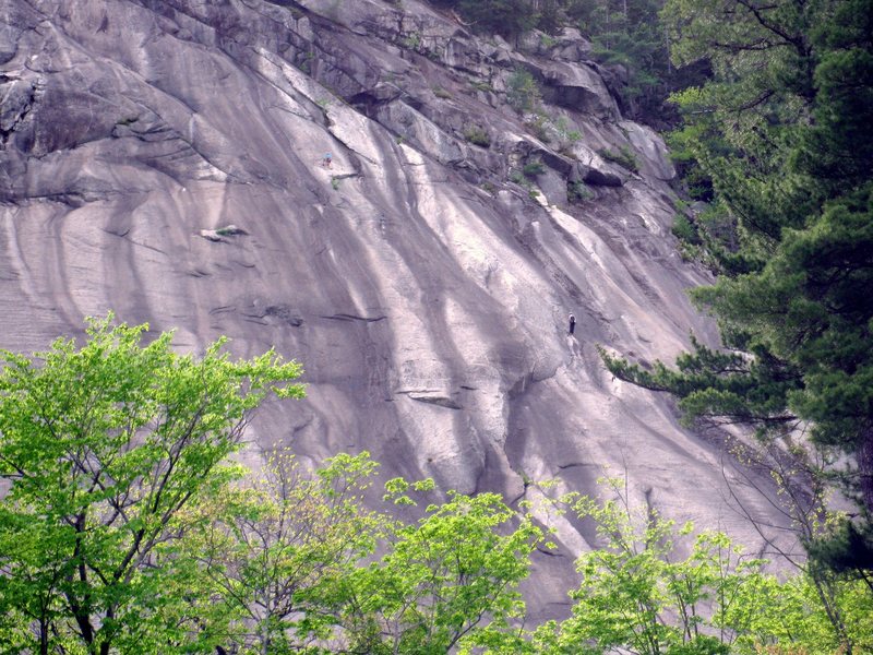 Climbers at both end anchors of P5.