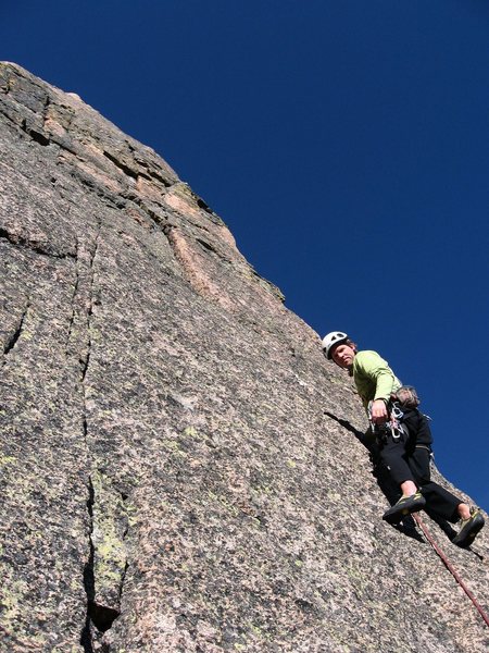 Greg Williams leading p2 of Flying Buttress.