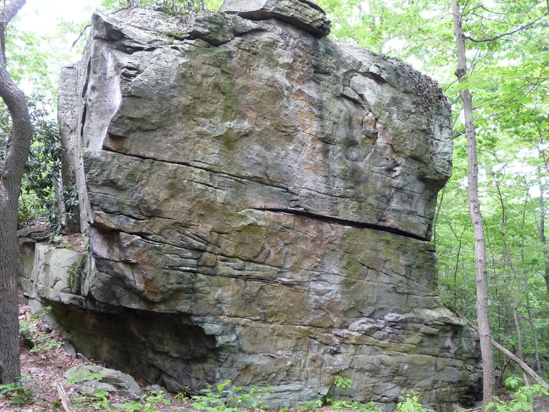 The Shortstack. In photo: Unnamed, 5.10b, trad (left edge); Reunion, 5.11d, mixed (center), Rinse and Whine, 5.10c, mixed (right)