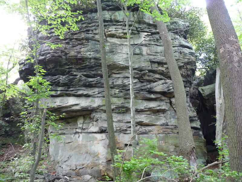 The Entrance Block, main Face. Left to right: Pumper (5.10c), Grand Central (5.10a), In the Thick of It (5.10b).