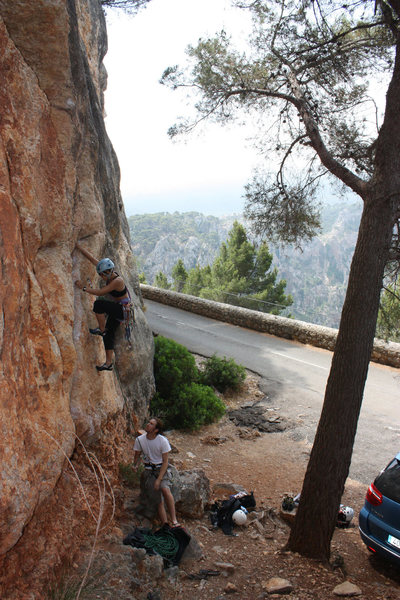 Anna at the start, her left hand using the wide crack mentioned in the description.