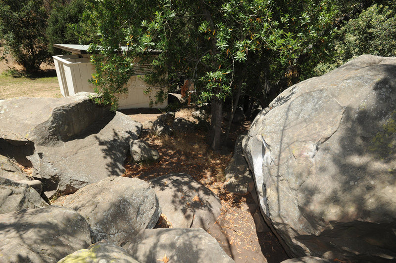 Pissoir Boulder and the pissoir, Skofield Park.