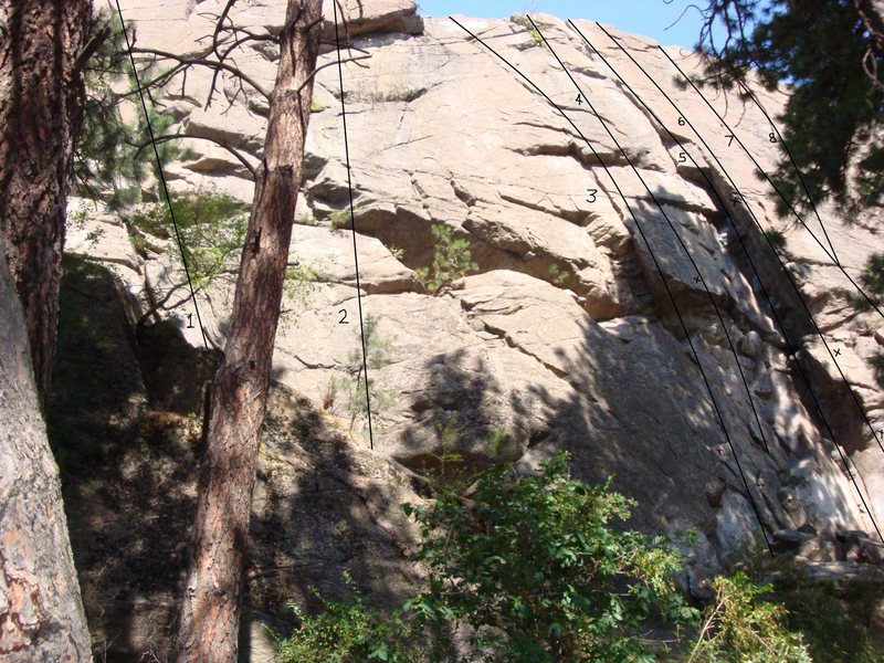 The main wall, center at Minne:<br>
1. main crack<br>
2. apprentice route<br>
3. the diagonal<br>
4. screaming fingers<br>
5. the dihedral<br>
6. ron's climb<br>
7. bat crack<br>
8. starbabies<br>