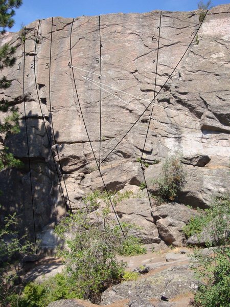 Minnehaha main wall, right: <br>
1. Screaming Fingers, (12a)<br>
2. The Dihedral (5.9+)<br>
3. Ron's Climb (5.10d)<br>
4. Bat Crack (5.9)<br>
5. Starbabies (5.8R)<br>
6. Tar Babies (5.8)<br>
7. ledge route (5.0)
