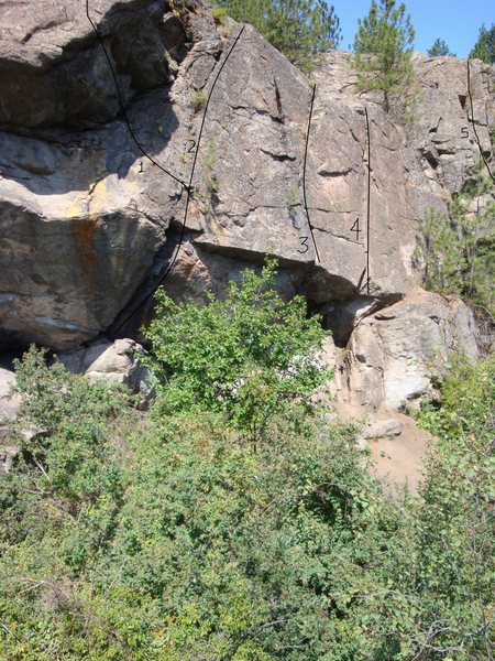 Minne main wall, far right:<br>
1. Alfred Hitchcock Presents (5.11+)<br>
2. Tree Crack (5.10b)<br>
3. Strawberry Jam (5.10d)<br>
4. Jam Crack (5.8)<br>
5. Open Book (5.6)