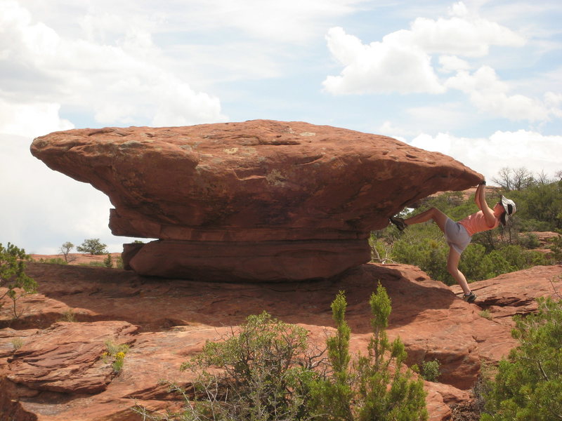 A bum wrist doesn't stop the imagination from pretending. <br>
<br>
"Bouldering" in Canyon de Chelly<br>
<br>
July 2008