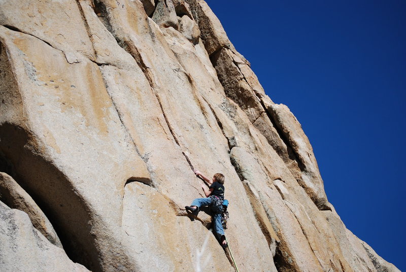 Starting up the crux finger crack. The steepness of the wall isnt showed in the pic but the headwall is slighly overhanging and is hard to see until u climb it.
