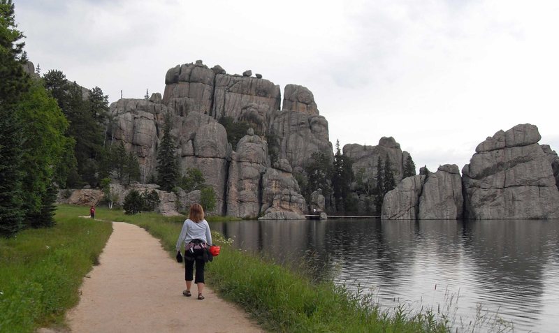 To get to the Dam -- back side, follow this trail down the lake from the Sylvan Lake paddleboat docks towards the dam. On the left side of the dam, the trail passes underneath a chockstone, then heads downhill on the backside of the dam.