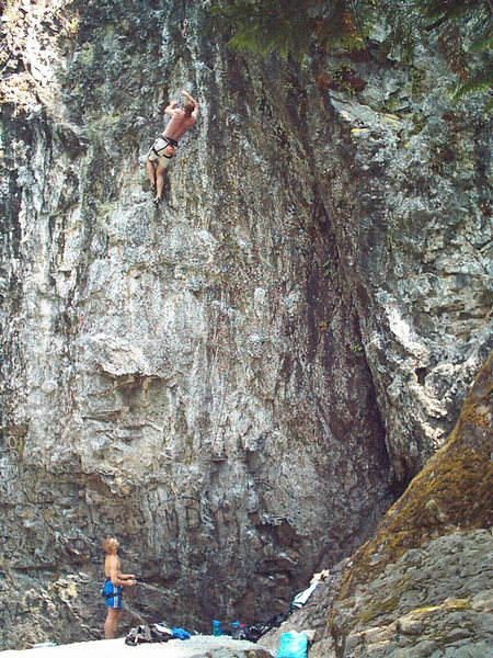 Quinn Chevalier about to link into Venice Beach from Heroin.