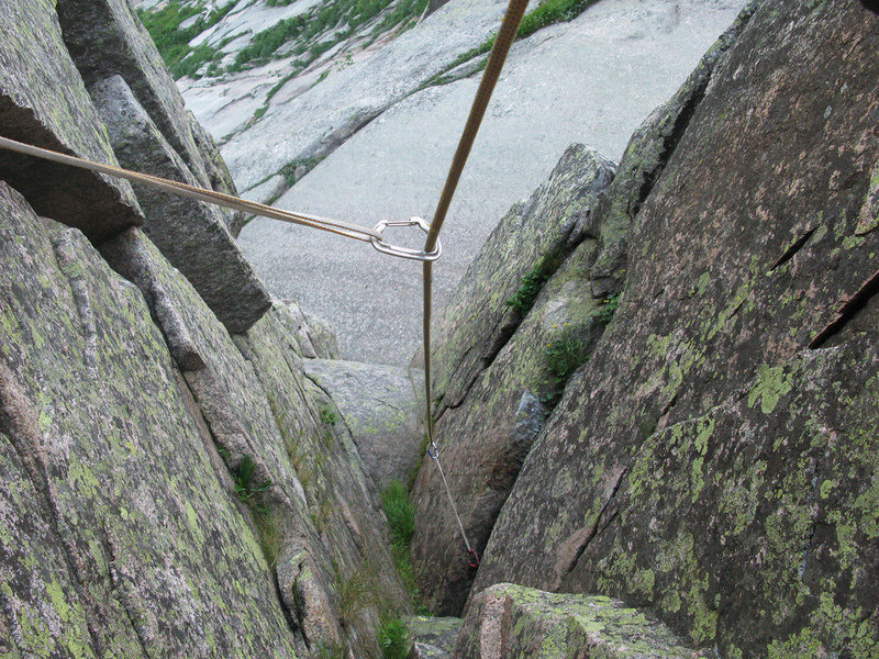 Looking down the corner on the last pitch. The flake is not visible.