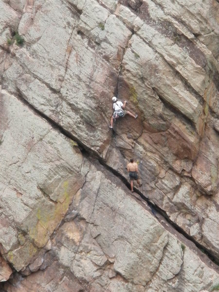 Bret leading the 2nd pitch. Picture taken from Bastille Crack.
