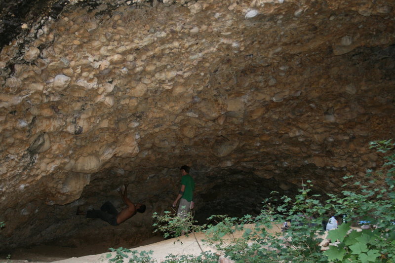 the margharita roof is a bouldering cave just around the corner from the pipedream. nice for both the boulderer and sport climber looking to enjoy more of maple