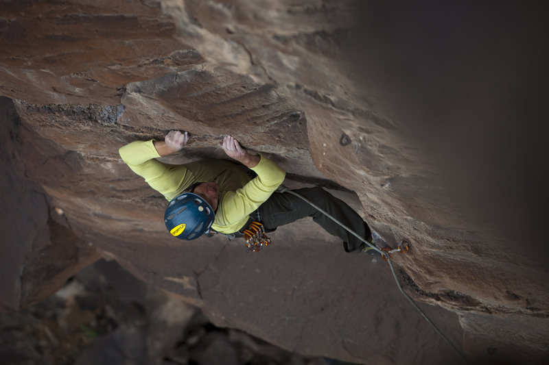 Making the traverse left at the 5th bolt along the rail feature.<br>
<br>
Image courtesy of andrewburr.com. All rights reserved.