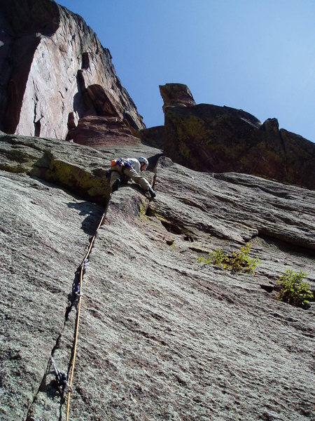 Switching cracks is relatively easy. You'll want a #1/red Camalot for the crack on the right.