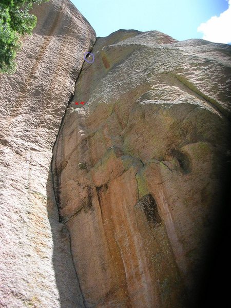 Crusher and Strappo's great find in the Lost Creek Wilderness. It's called "Hmmm! Fresh Meat!" (5.10). Red bolts are end of first pitch. Blue is the second belay.