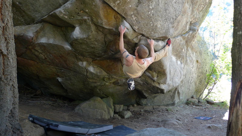 Jared Lavacque flashing the Footless Traverse V5 at Swiftwater(Tumwater Canyon) Leavenworth, WA