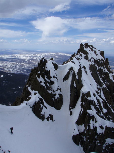 The dogleg, 700ft or so? below top. Over this cornice you can gain the west face, the second couloir of the 'trilogy'. In March 09 this was huge and overhanging and would've presented quite the challenge. The typical ski descent turns right (north); the couloir then steepens and narrows.