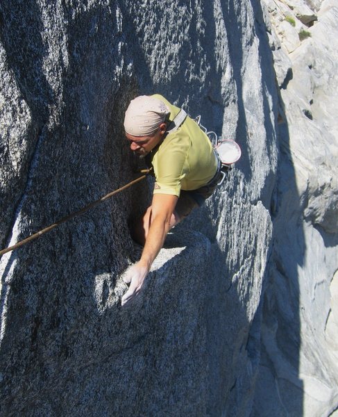 Frank Bentwood at the crux, pitch 1.<br>
Photo by Kelly Vaught.