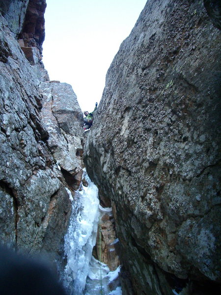 Finishing up the 1st crux of the second pitch.