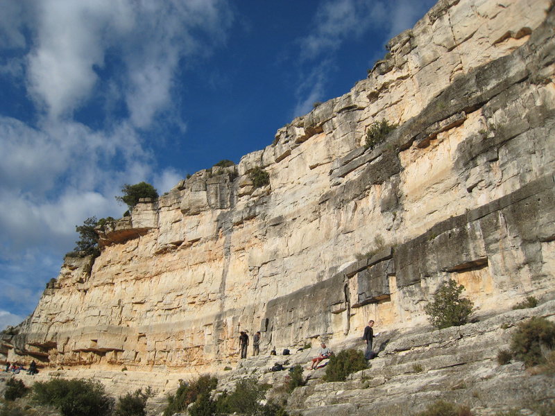 The left end of the Melafots cliff.