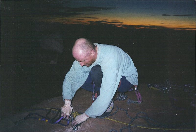 It was dark when arriving on the summit when fixing the rap bolts .. the light is the photo flash.