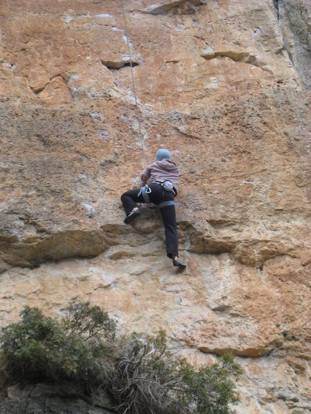 The first cruxy bit of "Toca-me-la Sam", an awkward roof.