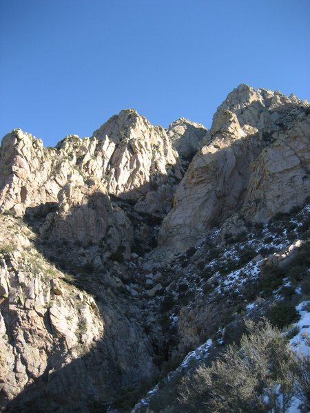 Looking up the Wildcat-Dingleberry gully. Dingleberry is the large peak on the right. Wildcat is the next one on the left, with the Guardian buttress being the last peak on the left (it's actually more in the fore-ground)