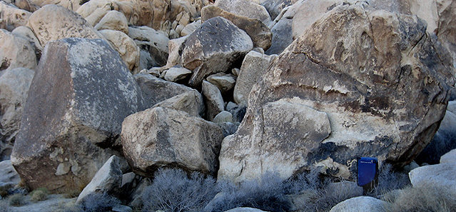 Varnished Wall Boulders.<br>
Photo by Blitzo.