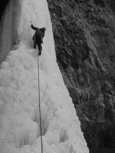 Adam Sinner above the cauliflowers and about to get down to business on the 4th (crux) pitch on 1/17/10