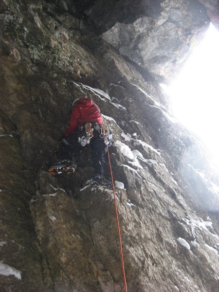 Chris Sheridan climbing step rock on the first pitch of Chockstones Of Unusual Size on 1/23/10. Photo by Andy Grauch.