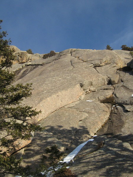 Sky Crack (in all its glory) ascends the right-angling dihedral to the crack system above the small overhang at its end.