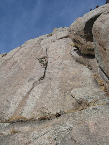 P1 of Jetstream. The bushes at the base of the photo are actually on the edge of a sizable grassy ledge. Scramble a couple boulders to gain the ledge to rack up and belay.