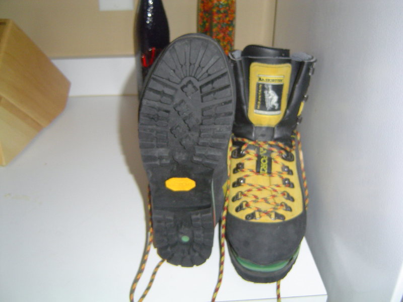 Detailed view of the sole of the Nepal Extremes. These are barely used, in great shape.