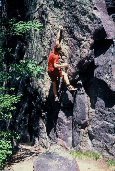 On a fine May day in 1985,... Eric Zschiesche sent the classic boulder problem. Sans pads( What took sooo long with that idea?).