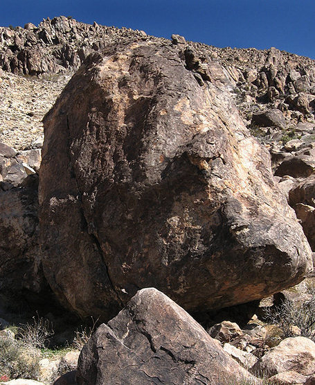 Another boulder in the area.<br>
Photo by Blitzo.