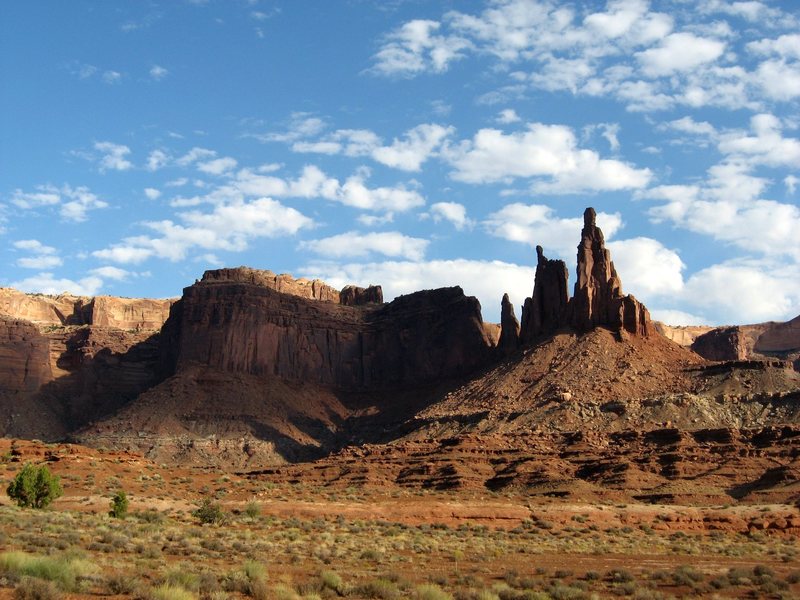 Washer Woman (left) and Monster Tower (right) from the White Rim Road.
