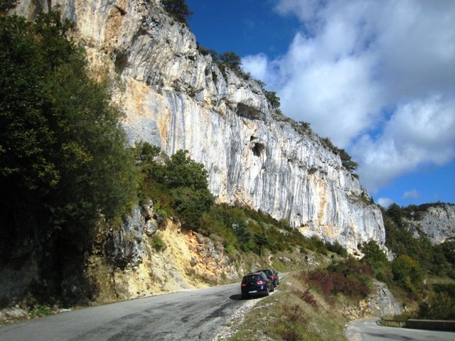Tina Dalle above the D292 road at Rochers de Nugues. From the parking area at the hairpin turn in the road.