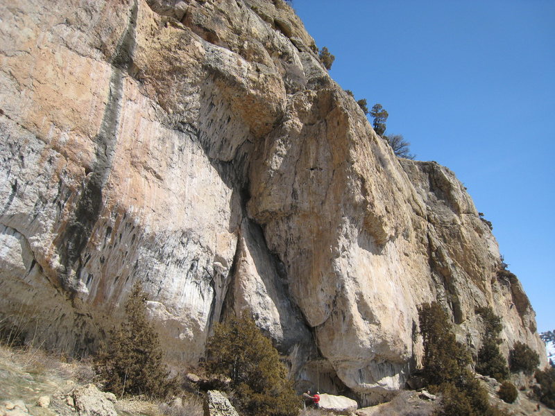 The right side of the cave features routes such as Organic, Baghdad, Bush Doctor, Clown Stabber, Endeavor to Persevere & Comin Home Curly.