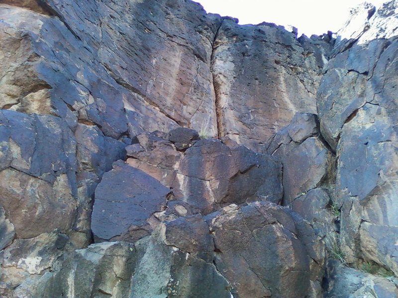 Right Aaaarm!!! is the crack over the boulders.