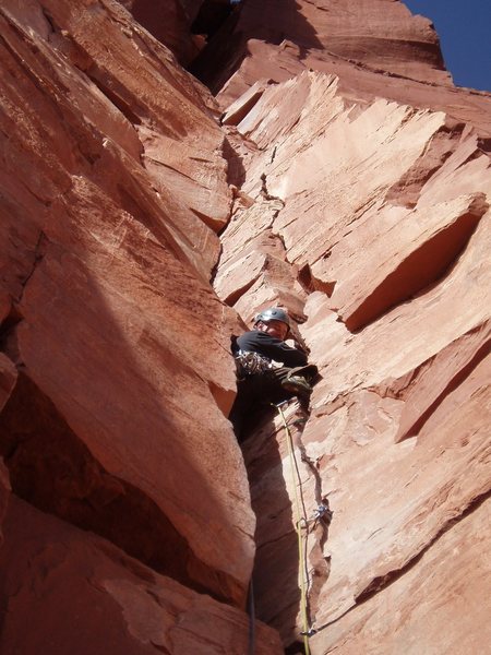 Kevin Presley leading the first pitch of the North Chimney, Castleton.