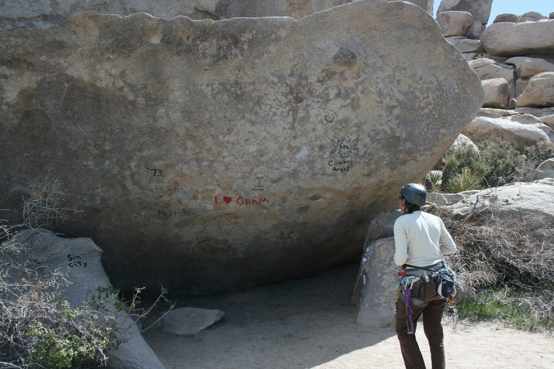 ROWCC Club Trip 4-9 to 4-11 2010.<br>
Ten in a day trip.<br>
Agina checking out the Gram Parsons Memorial Boulder.