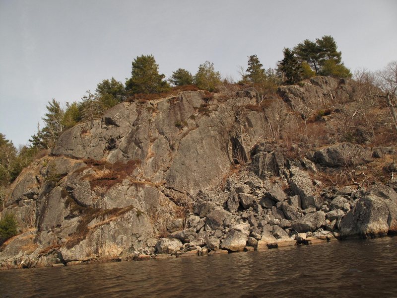 Bluff Head<br>
<br>
Single Pitch potential on the left<br>
<br>
Nice bouldering on the right