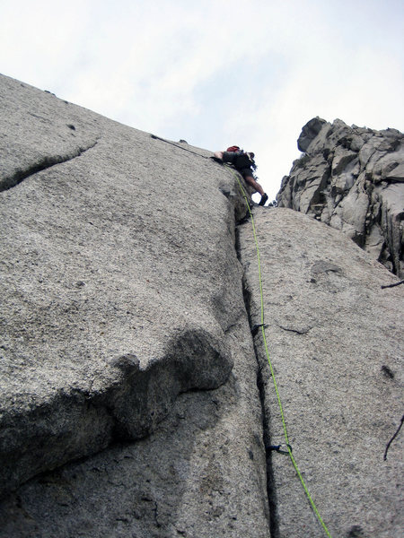 First Ascent with Shingo pulling the slab rockover with just a slung chicken head to protect the move.