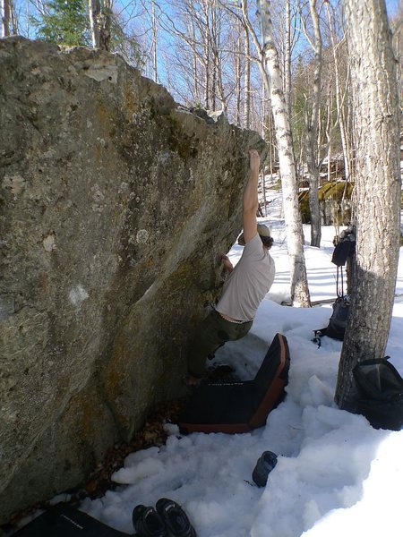 Todd Helgeson warming-up on Mosquitoes in Winter V1+, at the Frostbite Boulders, AK.
