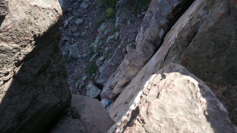 Sean Sonnabend near the base of Quetico Crack. Looking down from the top of Superior Crack.<br>
Photo: Lynn Sonnabend